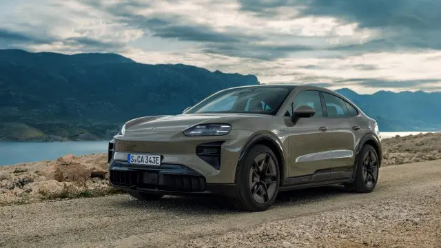 Один из самых быстрых серийных кроссоверов в мире представили Porsche — Cayenne Coupé Electric